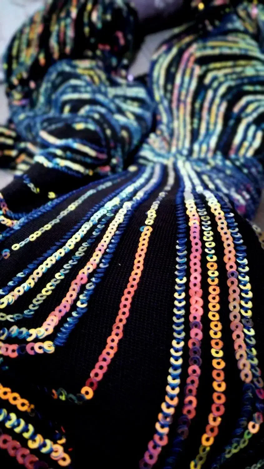 لباس مجلسی نو|لباس|تربت جام, بوستان وحدت|دیوار