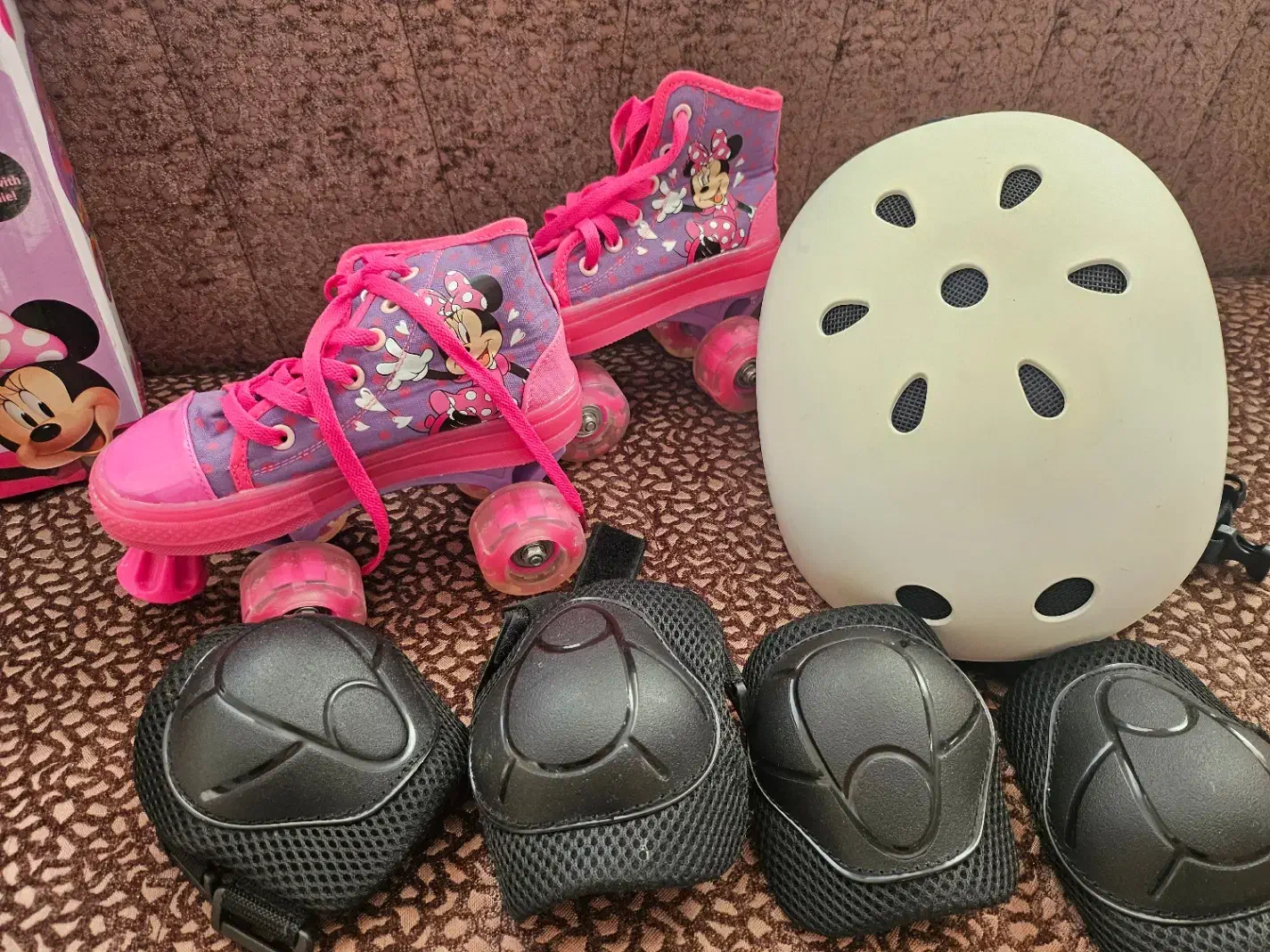 اسکیت چهار چرخه چراغ دار|دوچرخه، اسکیت، اسکوتر|کرج, عظیمیه|دیوار