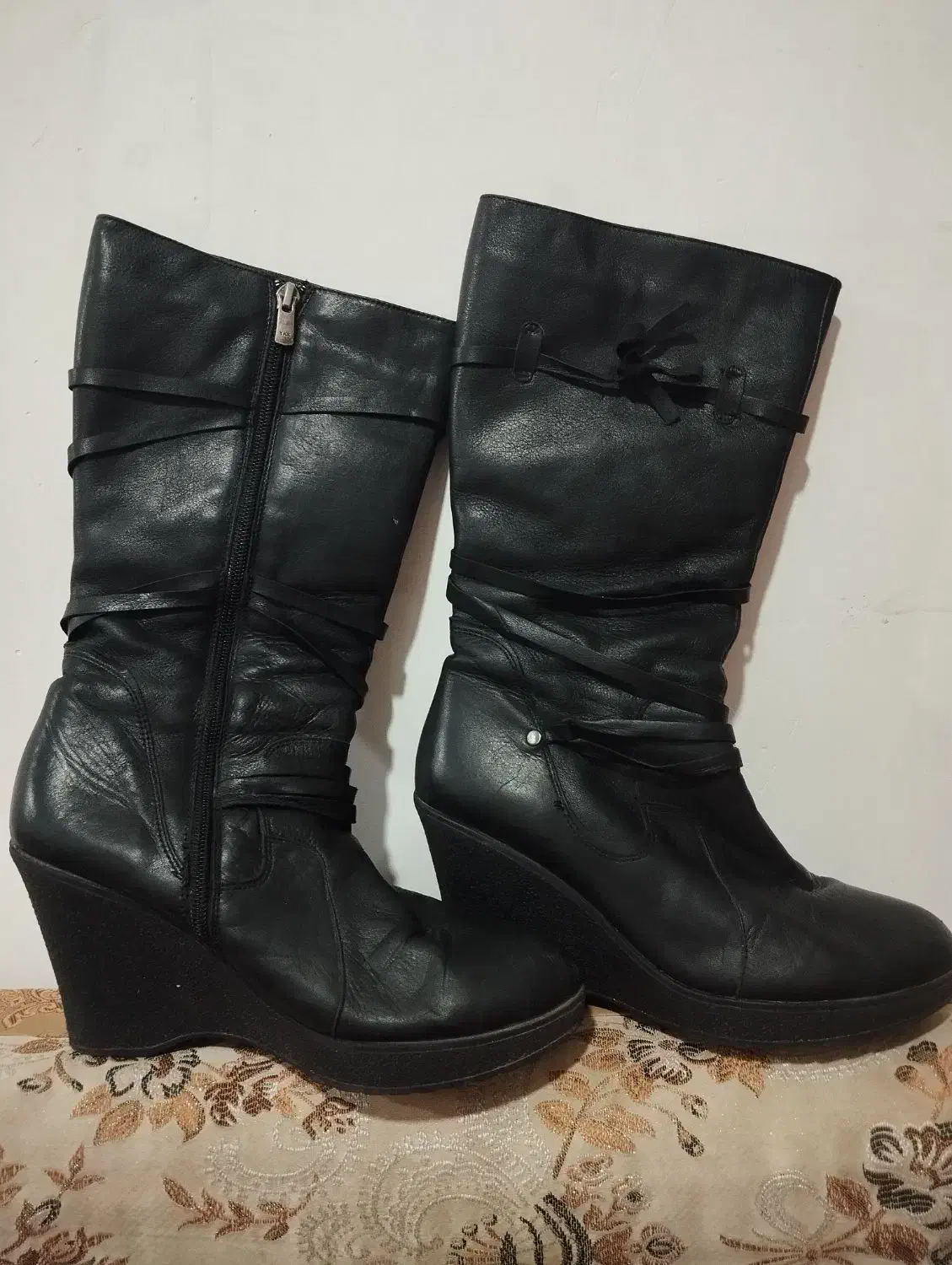 پوتین|کیف، کفش، کمربند|دینور, |دیوار