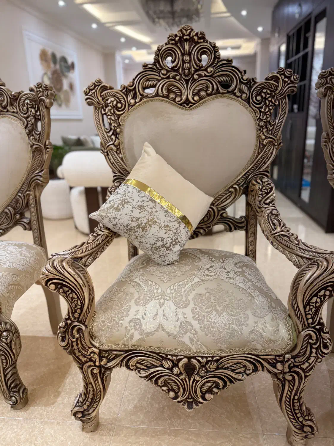 مبل سلطنتی|مبلمان خانگی و میز عسلی|رشت, شهرک شهید رجایی|دیوار