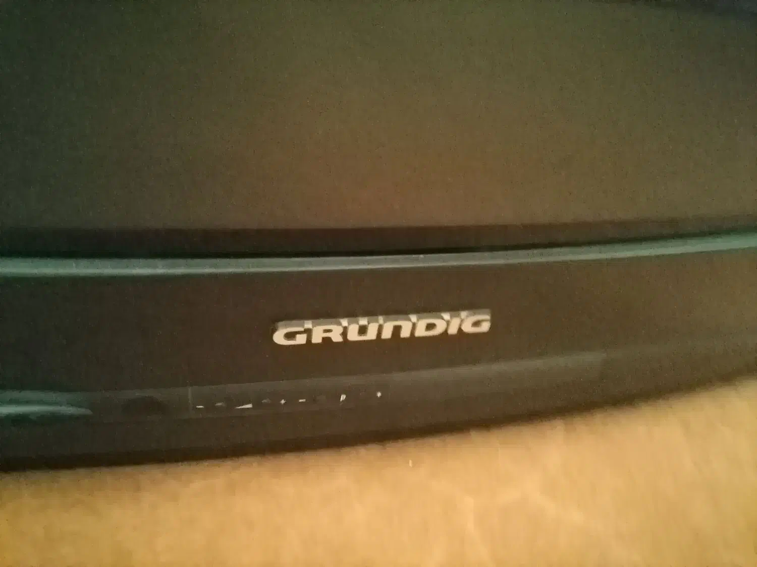 تلویزیون رنگی گراندیک کاملا سالم در حد نو|تلویزیون و پروژکتور|شیراز, پودنک|دیوار