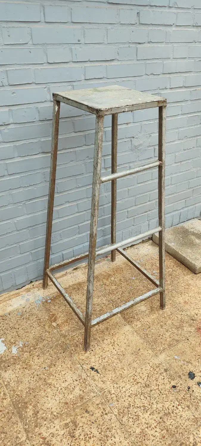 چهار پایه فلزی|صندلی و نیمکت|اهواز, کوی نفت|دیوار