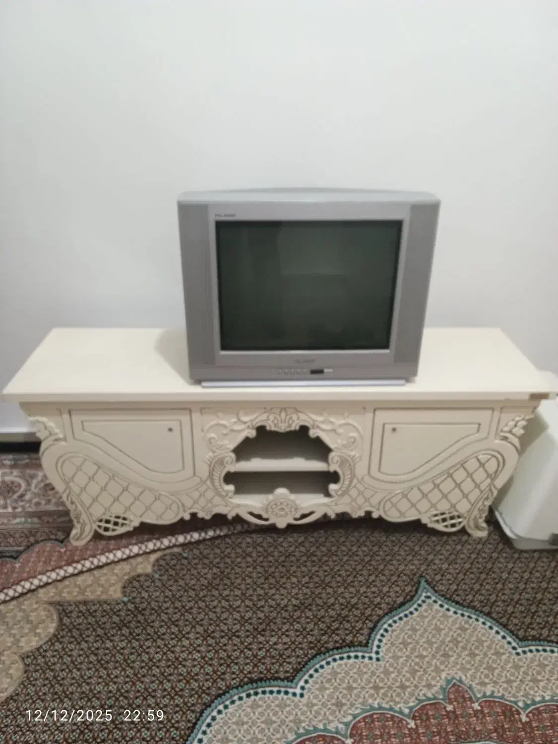 تلویزیون با میز تلویزیون|تلویزیون و پروژکتور|پارس‌آباد, |دیوار