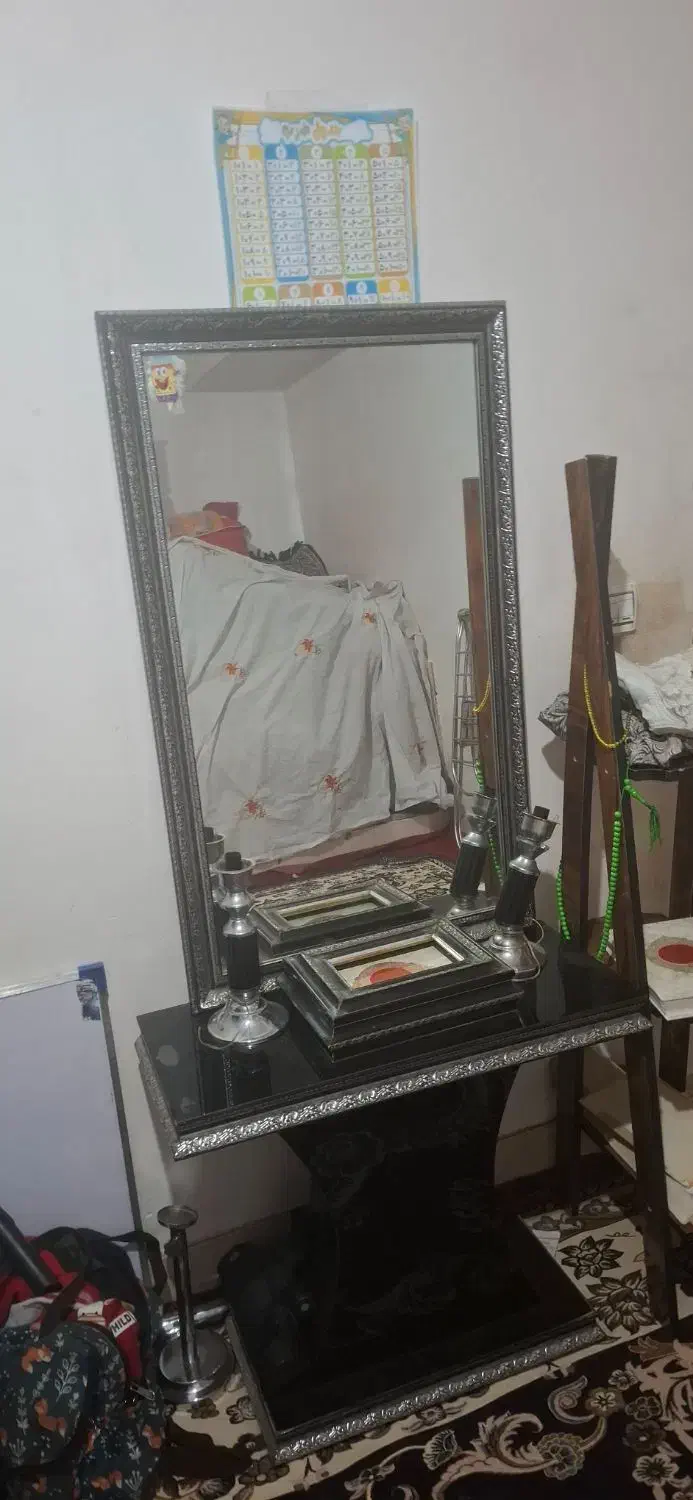 اینه و شمعدان|آینه|سبزوار, قلعه‌نو دهزار|دیوار