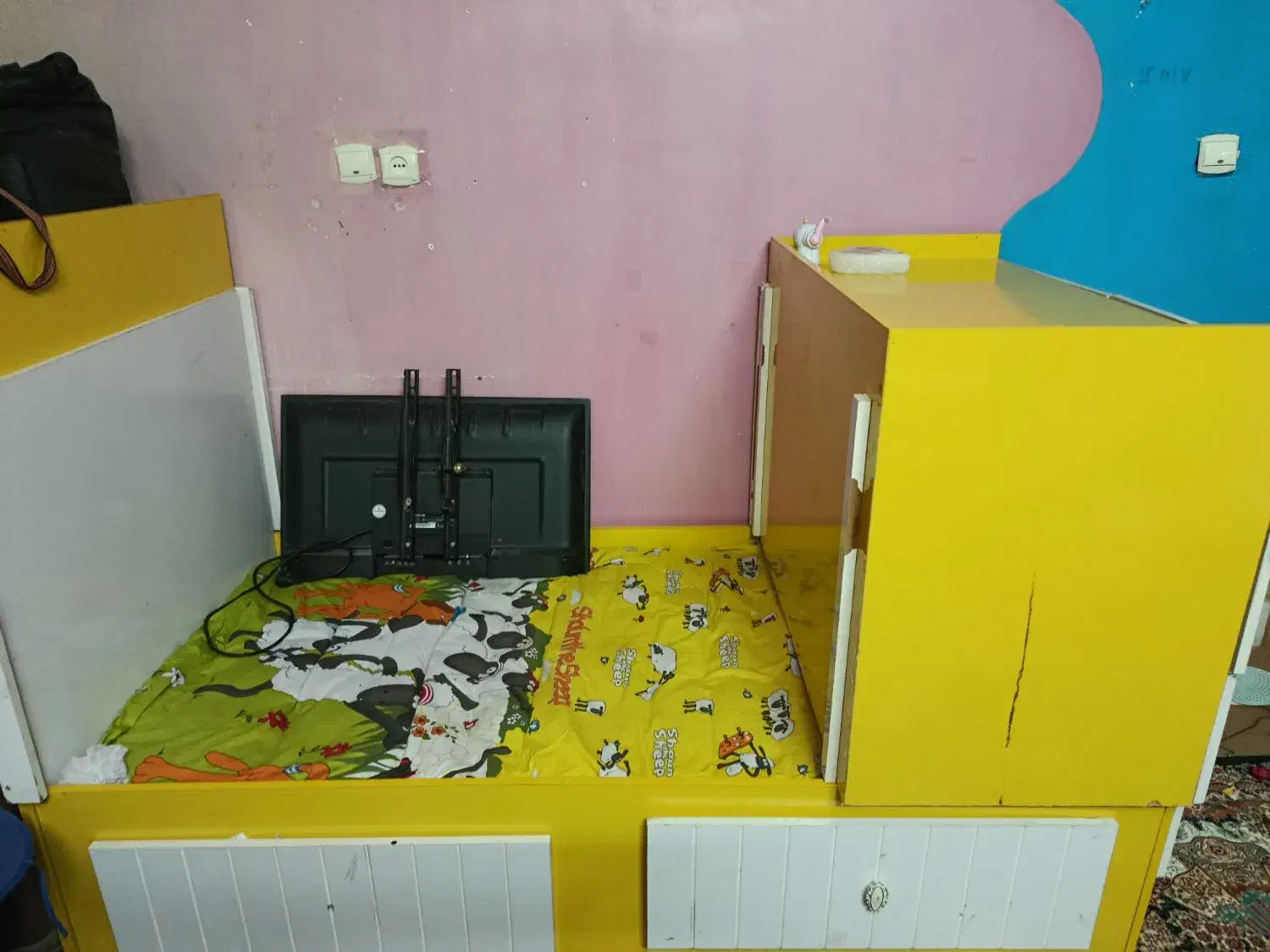 تخت و کمد بچه|تخت و صندلی بچه|قائن, |دیوار