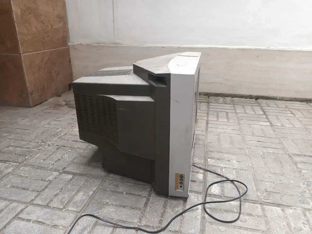 تلوزیون قدیمی|تلویزیون و پروژکتور|رامسر, |دیوار