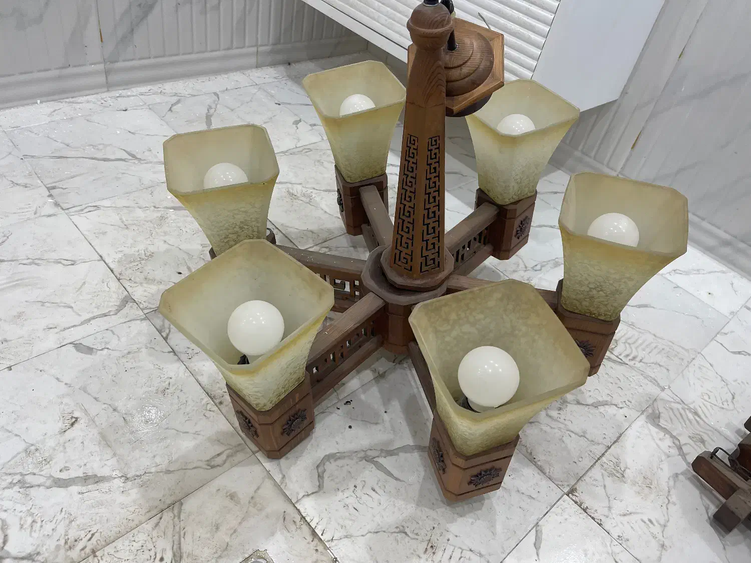 لوستر چوبی آویز|لوستر و چراغ آویز|اندیشه, اندیشه فاز ۳|دیوار