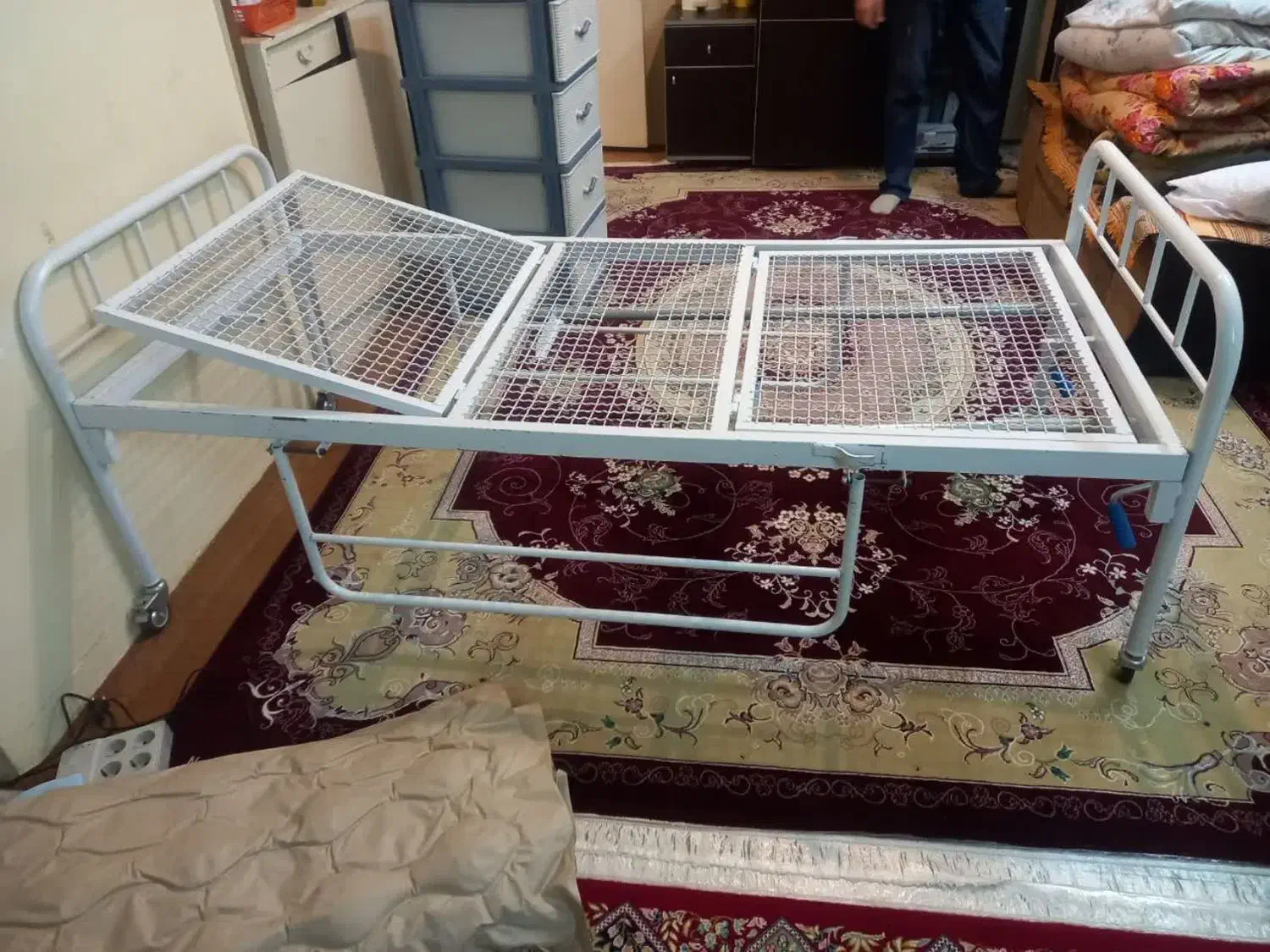 تخت بیمارستانی دو شکن در حدنو|پزشکی|شیراز, بالا کفت|دیوار