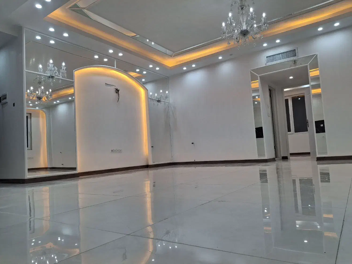 نوساز کلید نخورده خوش نقشه آپارتمان ۹۵ متری ۲خوابه|فروش آپارتمان|ری, شهادت|دیوار