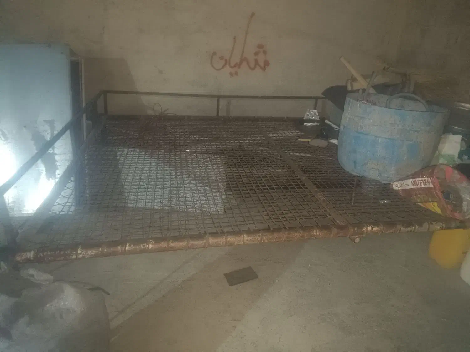 تخت تمیز سالن|تخت و سرویس خواب|لیکک, |دیوار