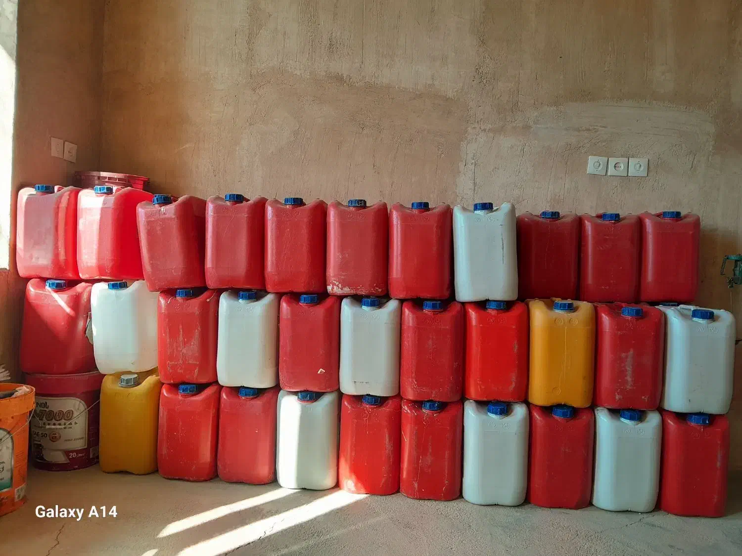 دبه ۲۰لیتری محکم ،دانه ای ۵۰هزارتومان|ظروف نگهدارنده، پلاستیکی، یک‌بارمصرف|حمیل, |دیوار