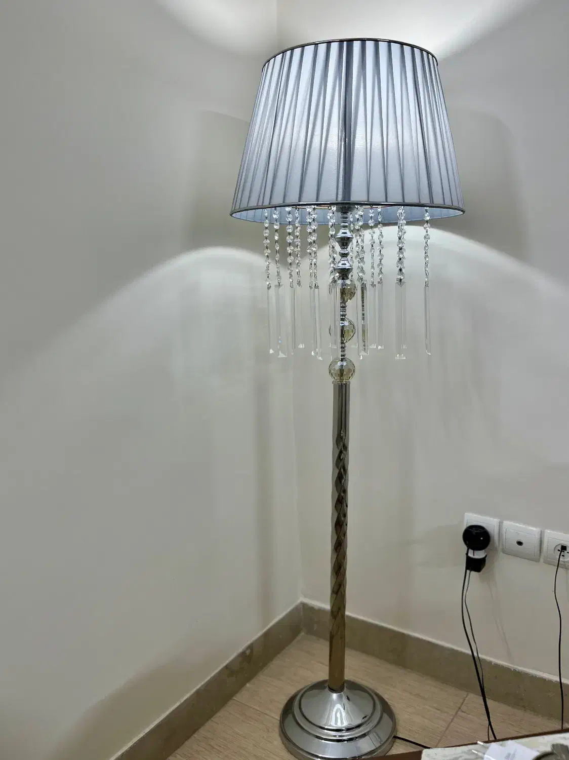 آباژور ایستاده|چراغ خواب و آباژور|پردیس, فاز ۲|دیوار