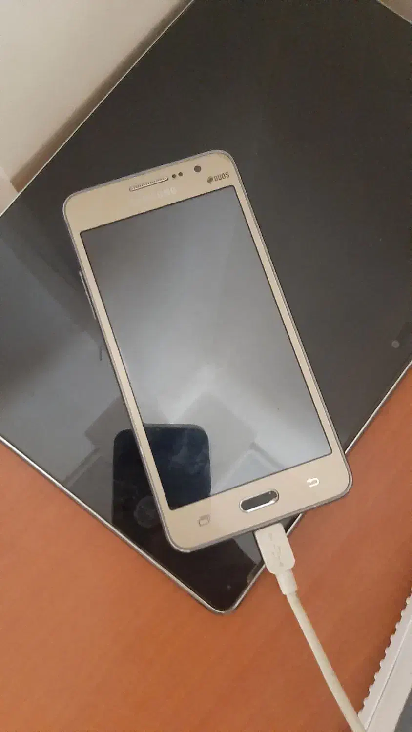 گوشی هندزفری میبند|موبایل|اندیشه, اندیشه فاز ۴|دیوار