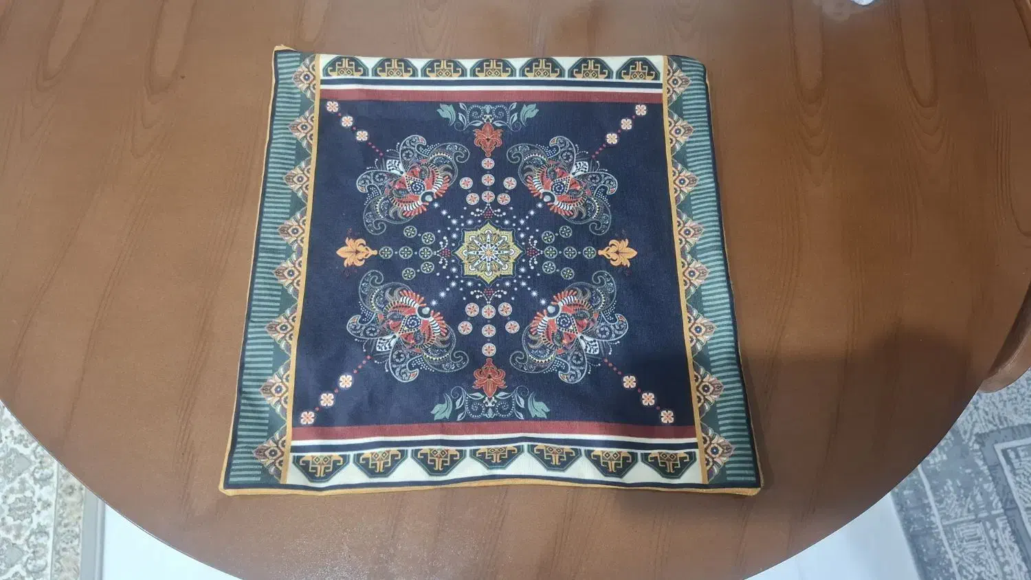 کاور کوسن مخمل سنتی|مبلمان خانگی و میز عسلی|کرج, باغستان|دیوار