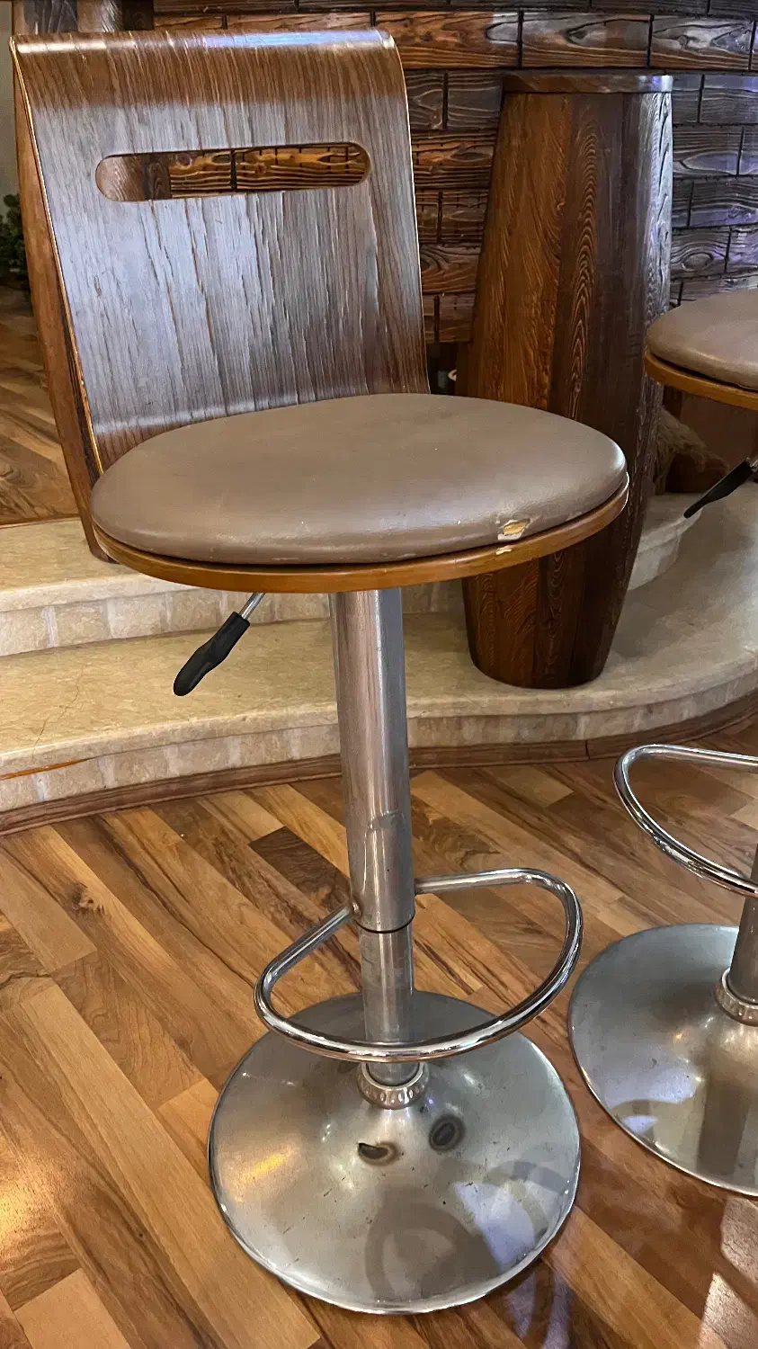 صندلی|صندلی و نیمکت|رشت, گلسار|دیوار