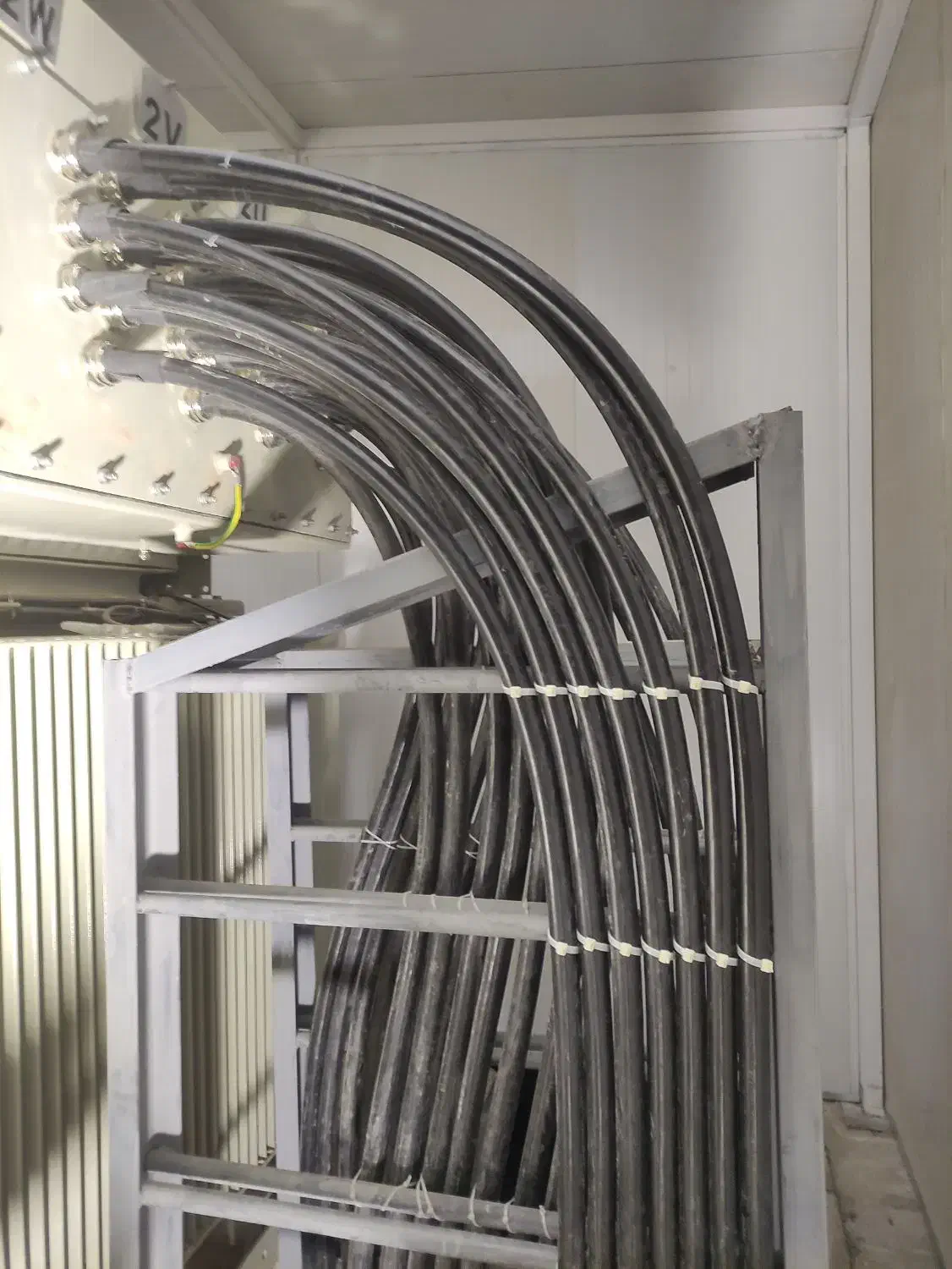 برق کار صنعتی و ساختمانی|خدمات پیشه و مهارت|شوشتر, |دیوار