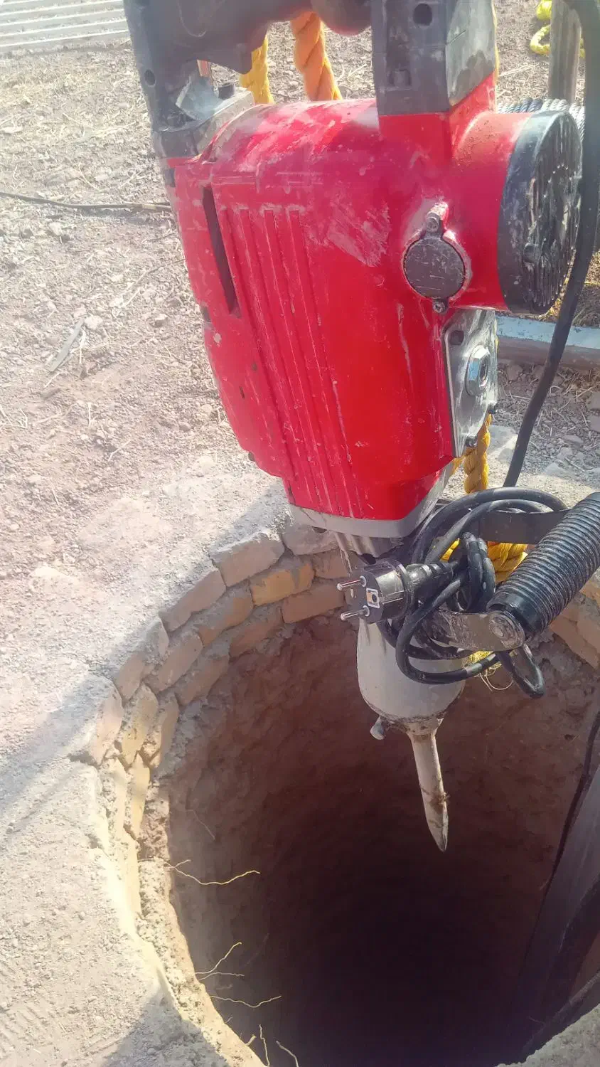 چاه کن افغان با تمامی تجهیزات-توافقی|خدمات پیشه و مهارت|قزوین, |دیوار