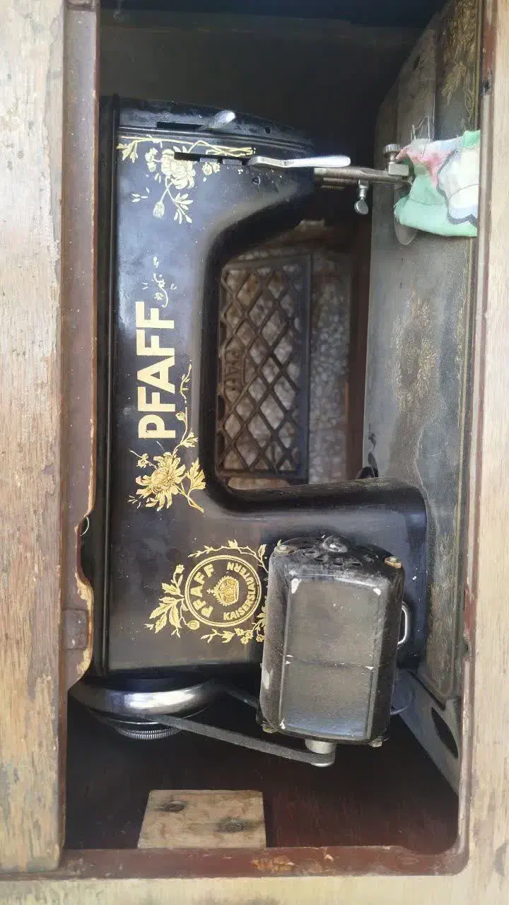 چرخ خیاطی قدیمی فای فای آلمان همراه میز فابریک|کلکسیون اشیاء عتیقه|قم, علی آباد سعدگان|دیوار