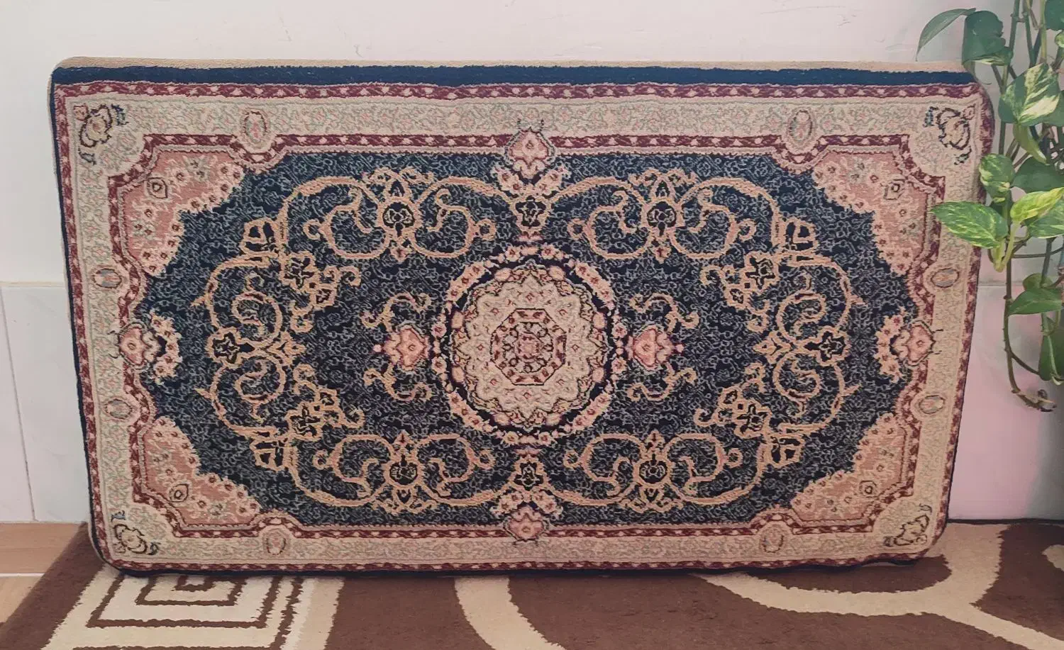 دو عدد پشتی فرش|پشتی|مهاباد (آذربایجان غربی), |دیوار