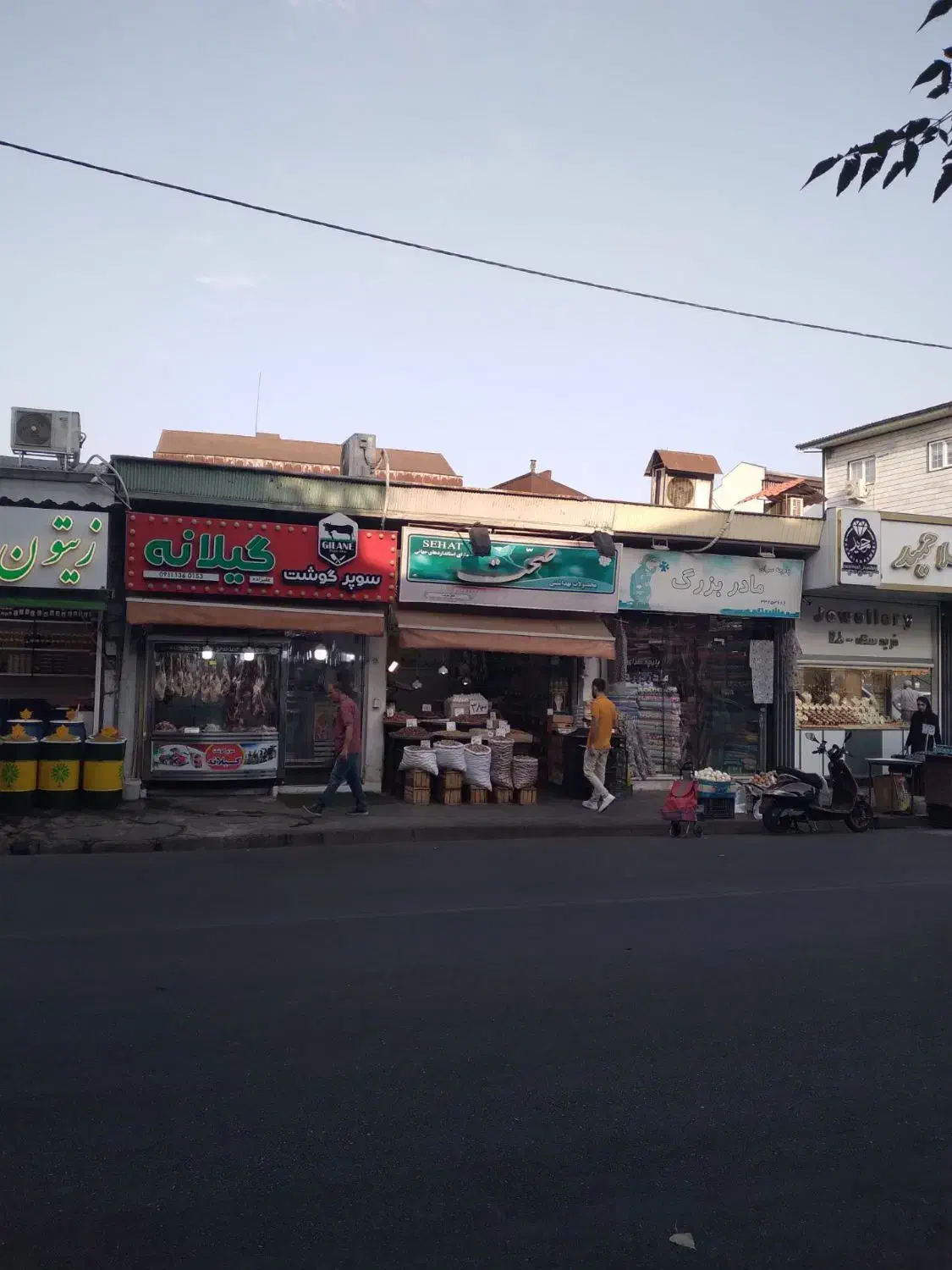 یک باب مغازه درقلب بازارسردار جنگل رشت|فروش مغازه و غرفه|رشت, پیرسرا|دیوار