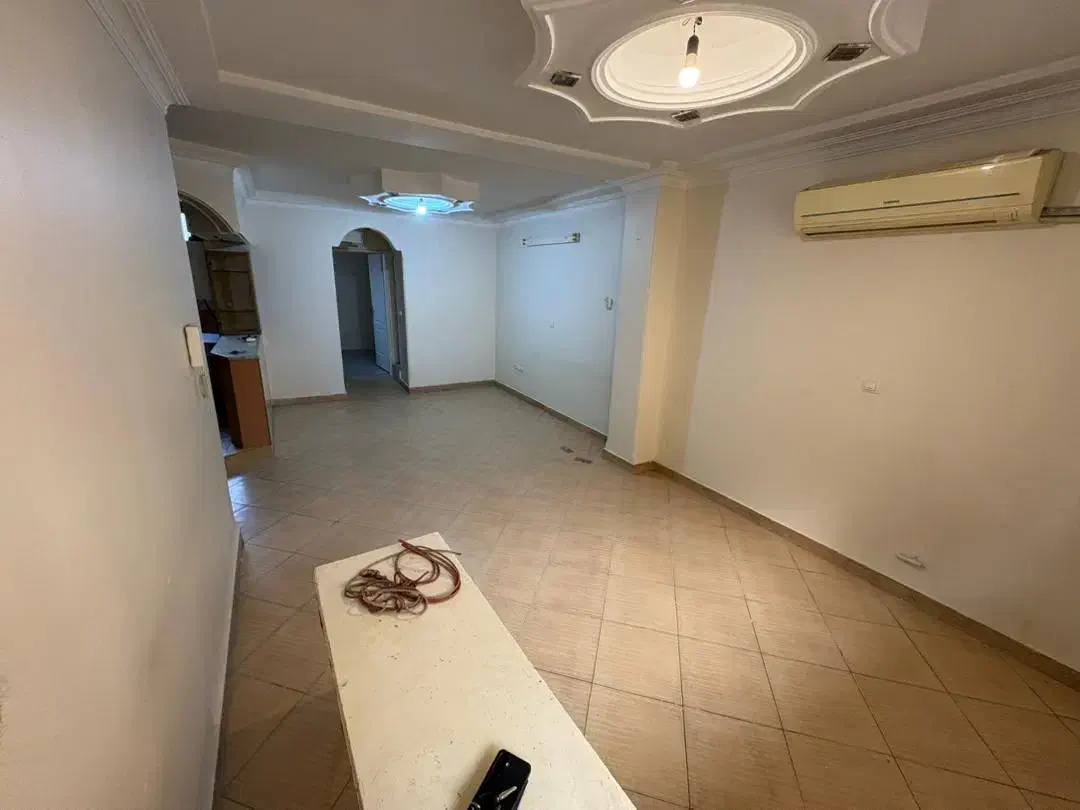 ۶۲متر/تکواحدی/طبقه اول/پارکینگ سندی غیرمزاحم