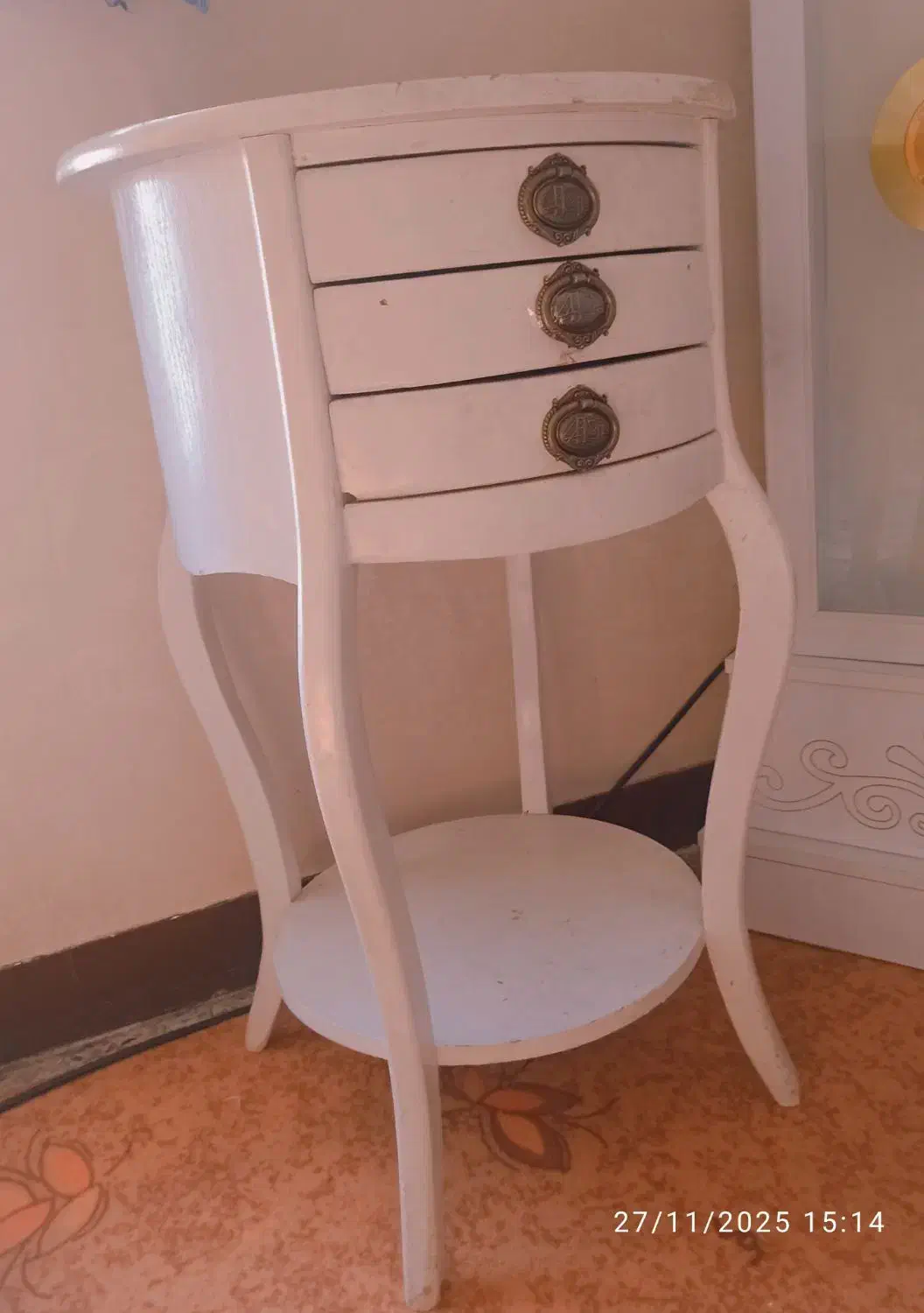 میز تلفن یامیزتزیینی سفیدرنگ|میز تلفن|مسجد سلیمان, |دیوار