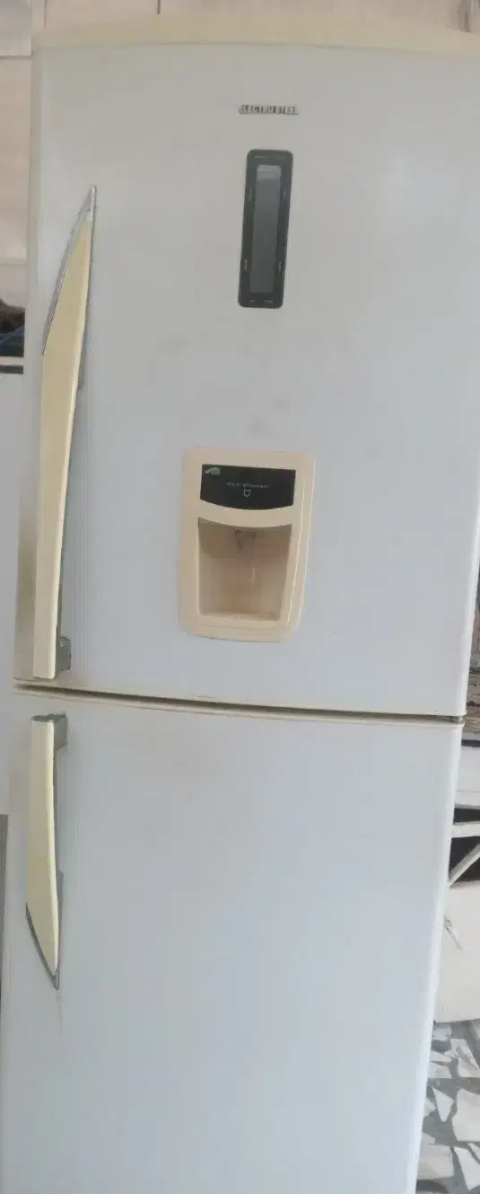 یک دستگاه یخچال فریزر برند الکترواستیل|یخچال و فریزر|رشت, نخودچر|دیوار