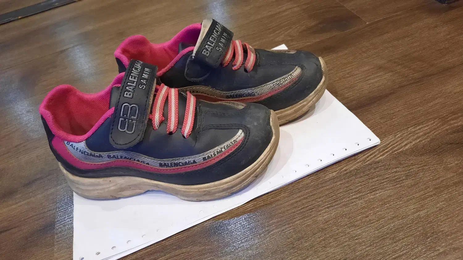 کفش های شیک دخترانه|کفش و لباس بچه|رشت, کاکتوس|دیوار