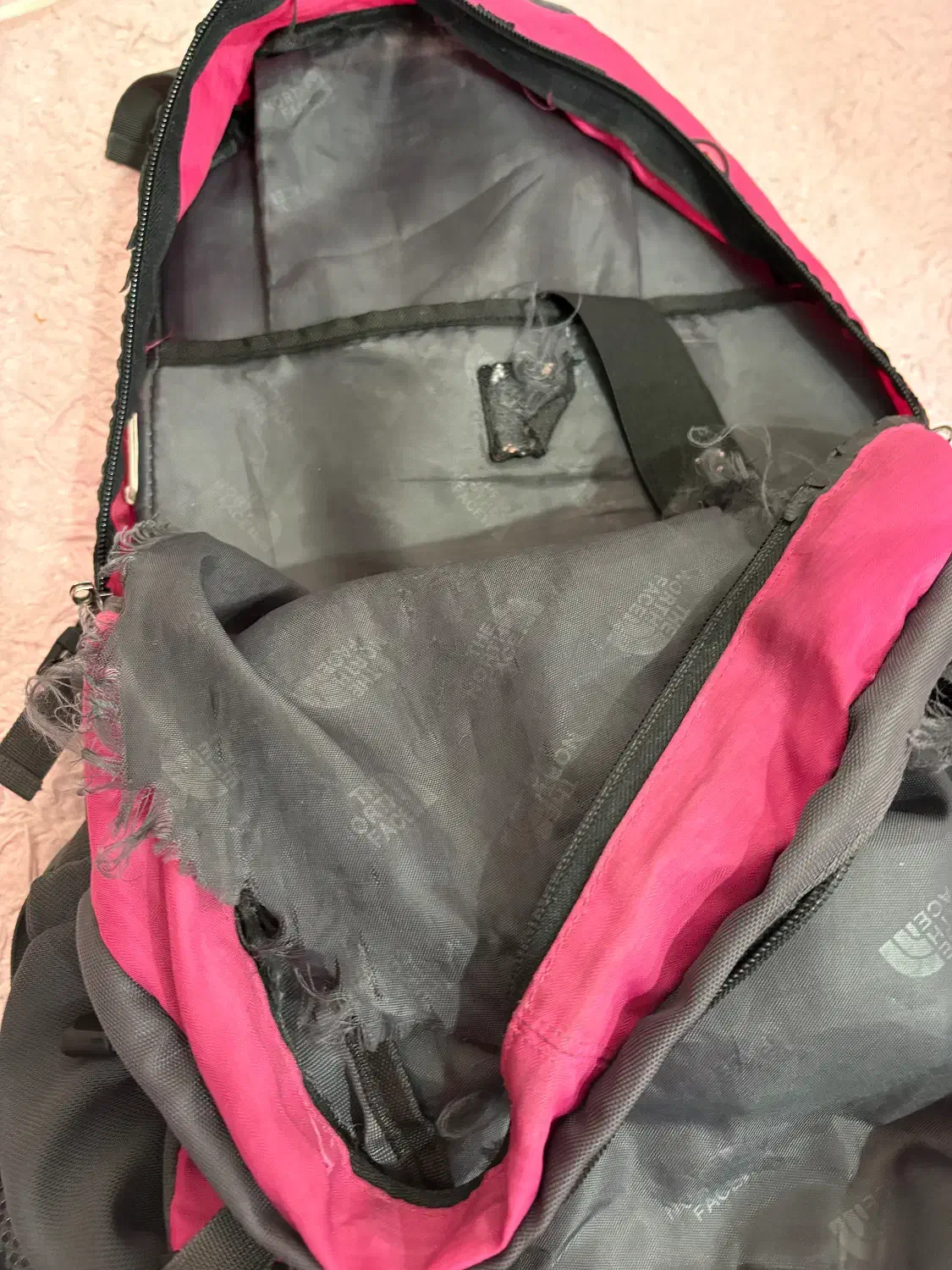 کوله پشتی کوهنوردی صورتی، کارکرده نورث فیس|کیف، کفش، کمربند|رشت, گلباغ نماز|دیوار