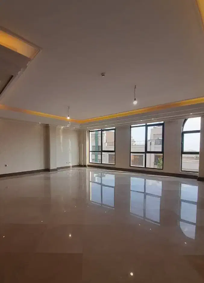 248 متر اقدسیه آجودانیه / حیاط مشجر / نور جنوب