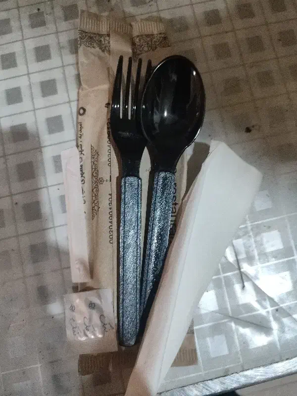 غاشوق چنگال بسته بندی بادستمال وخلال دندان|ظروف نگهدارنده، پلاستیکی، یک‌بارمصرف|امیدیه, |دیوار