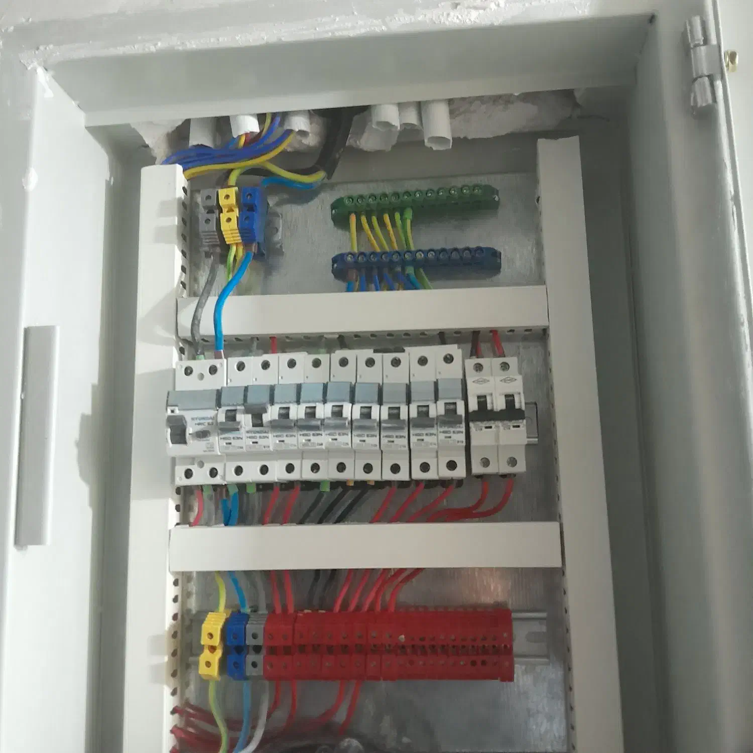 برقکار  سیم کشی|خدمات پیشه و مهارت|چابهار, |دیوار