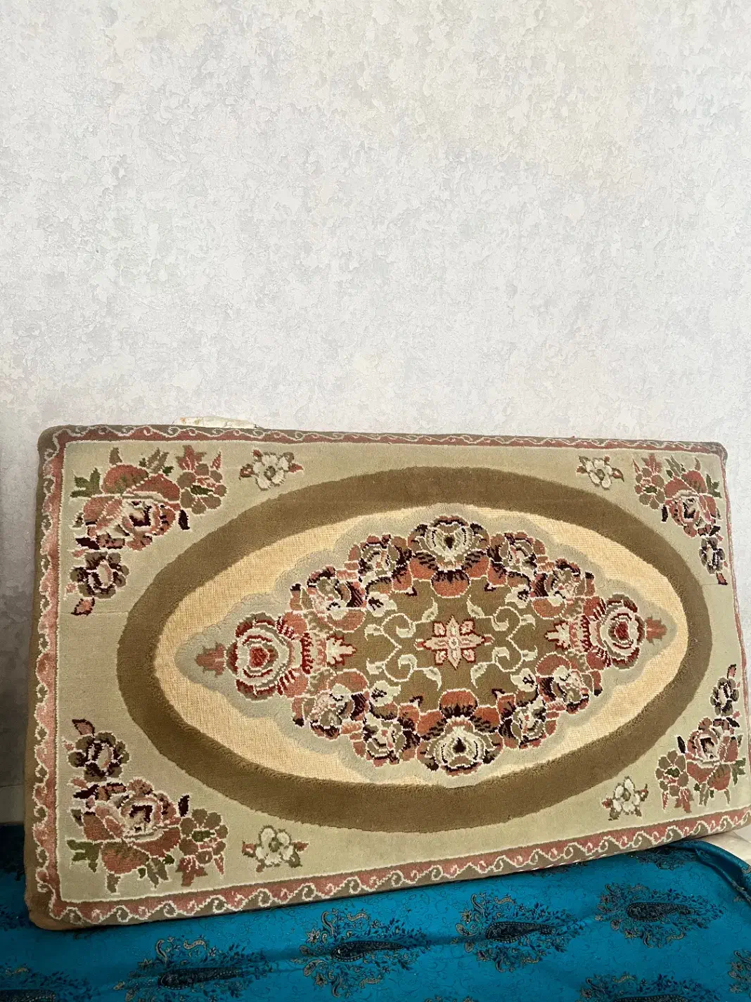 پشتی گل برجسته|پشتی|شیراز, کلاهدوز|دیوار