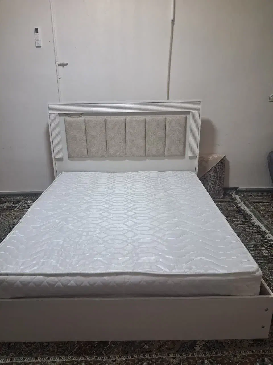 تخت|تخت و سرویس خواب|قم, زاد|دیوار