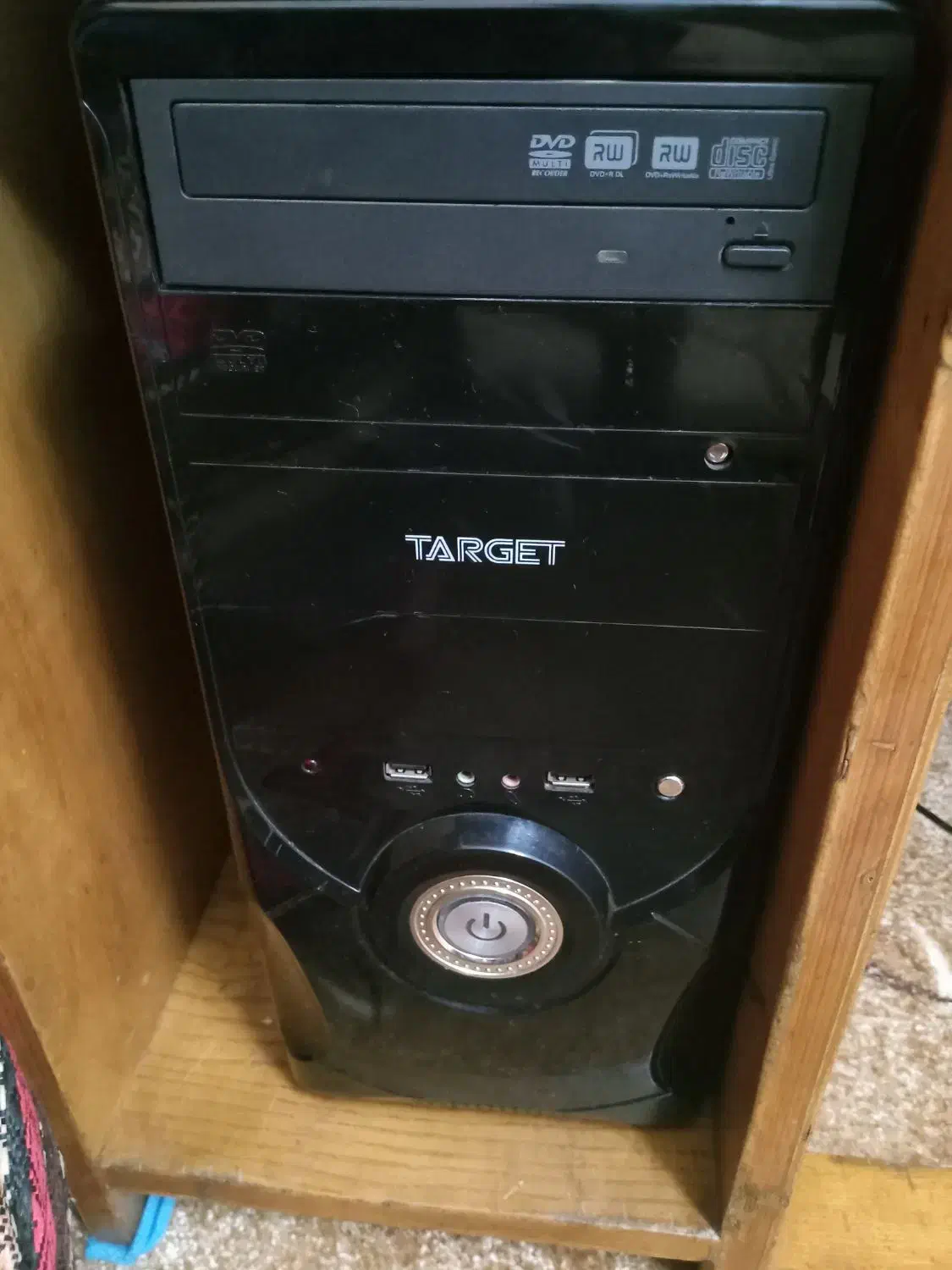 سیستم بهمراه کیس گیمینگ و باندو کیبورد و میز درجه۱|رایانه رومیزی|ساری, |دیوار