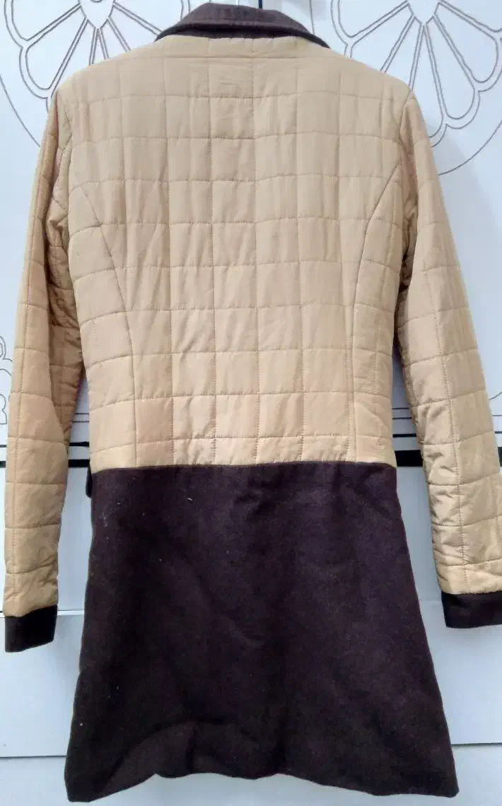 کاپشن|لباس|بندر گناوه, |دیوار