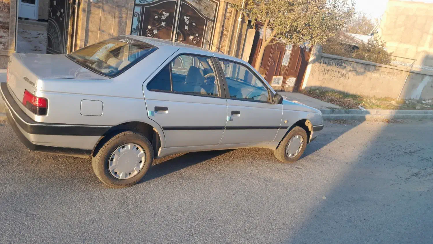 پژو۴۰۵ با مدل ۱۳۹۶|خودرو سواری و وانت|ورزقان, |دیوار