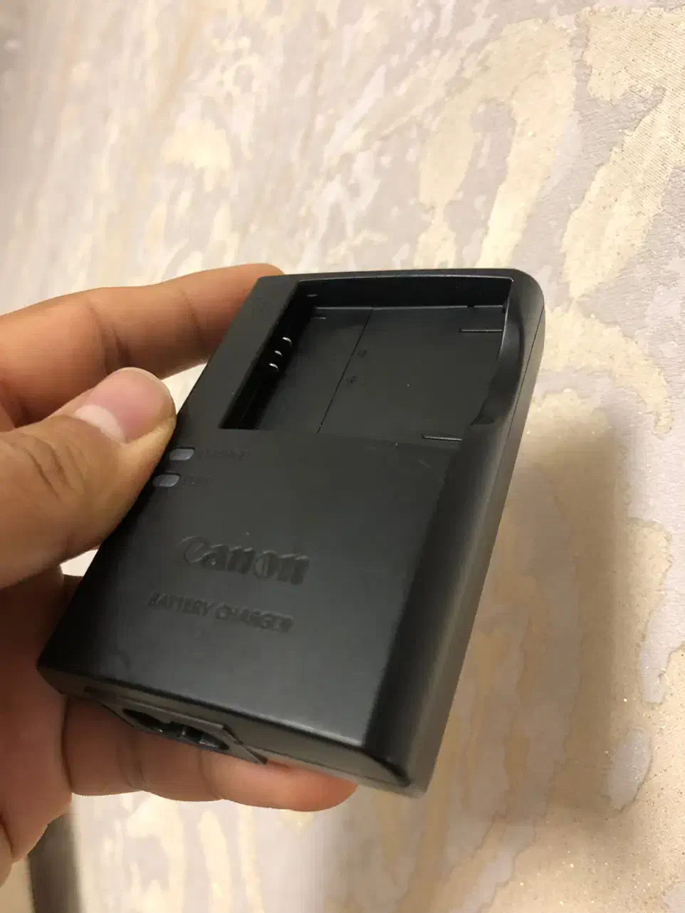 شارژر باتری دوربین کنون اصلی|دوربین عکاسی و فیلم‌برداری|همدان, |دیوار