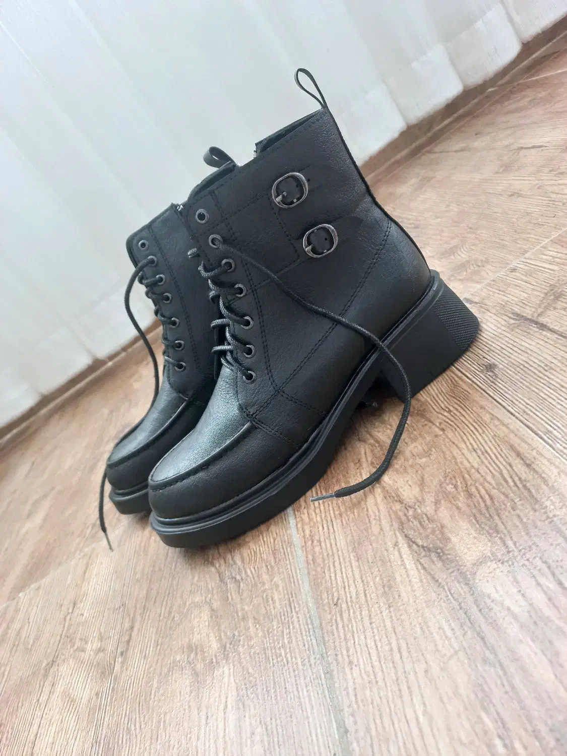 بوت چرم|کیف، کفش، کمربند|بروجرد, |دیوار