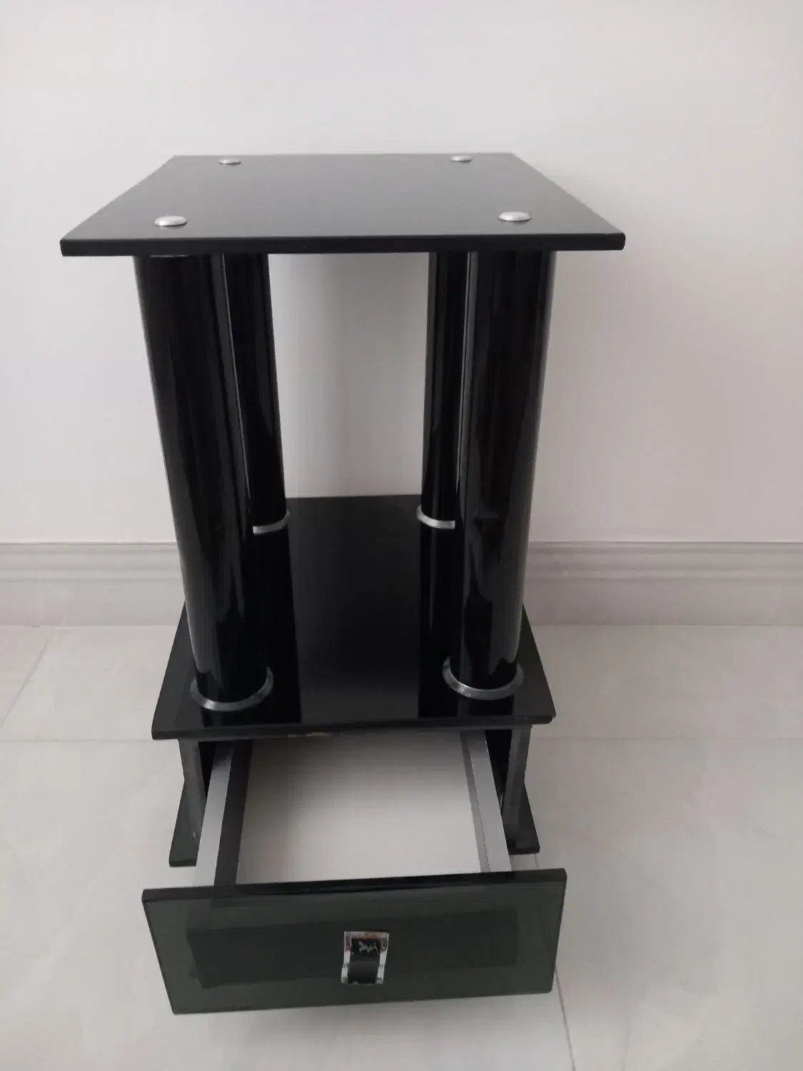 میز تلفن شیشه سکوریت محکم وسالم|میز تلفن|قم, امامزاده ابراهیم|دیوار