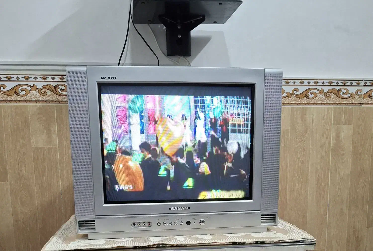 تلویزیون ۲۱ اینچ|تلویزیون و پروژکتور|قدس, شهر‌قدس|دیوار