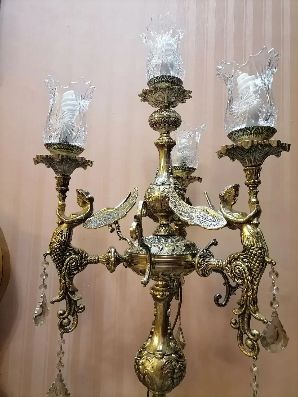 آباژور کنار سالنی|چراغ خواب و آباژور|مشهد, هفت تیر (حافظ)|دیوار