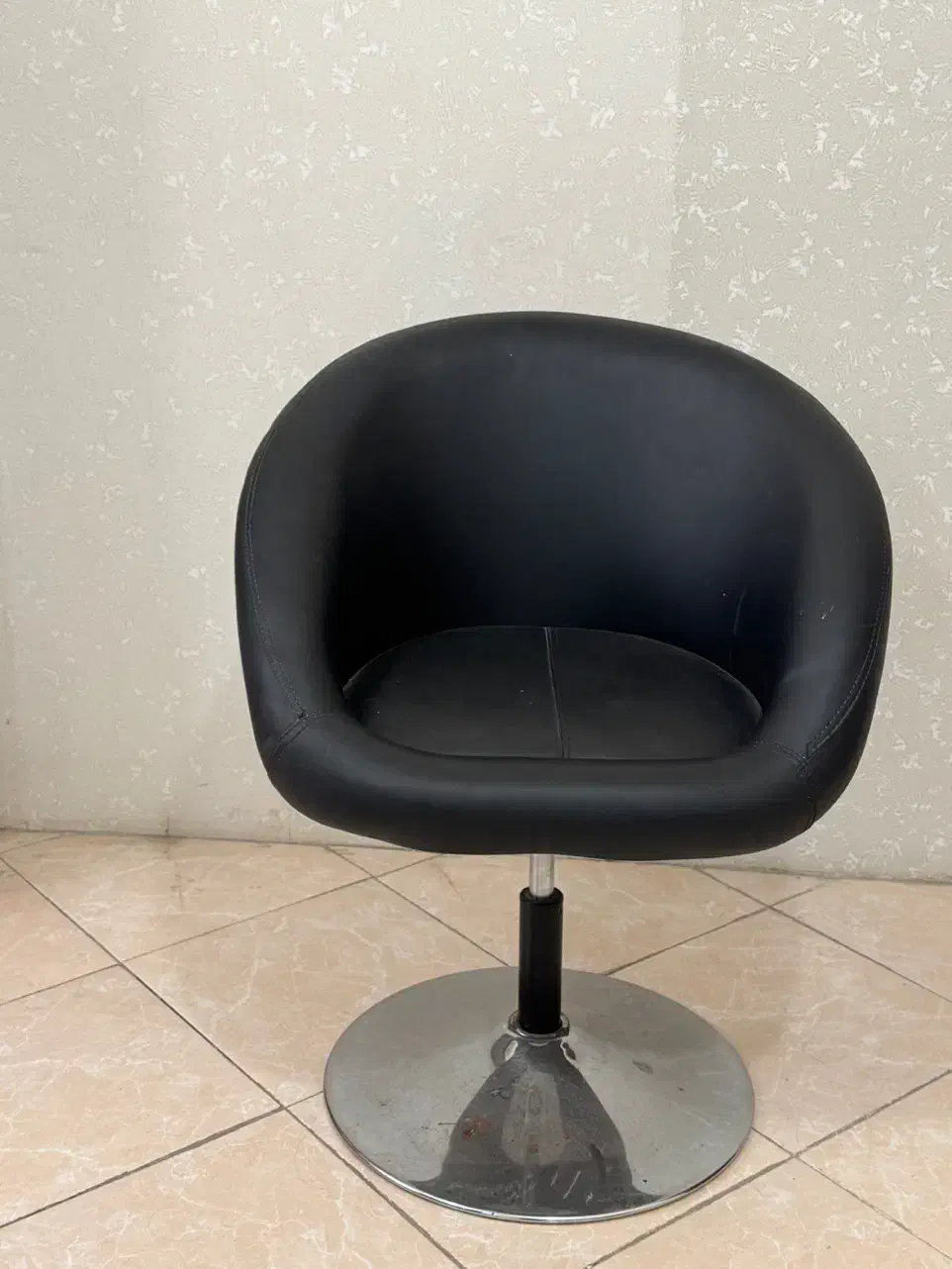 صندلی اصلاح کپ و اپنی و آینه شلف ناخن پارتیشن|آرایشگاه و سالن‌های زیبایی|بندرعباس, |دیوار