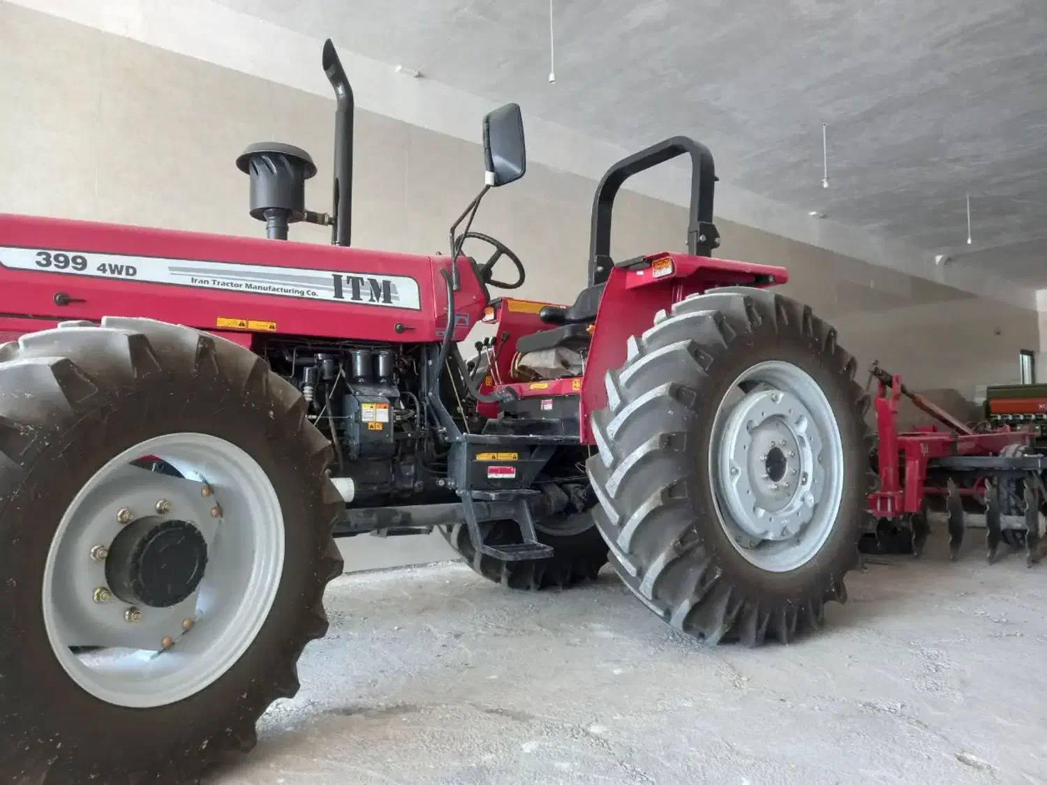 خدمات کشاورزی با تراکتور ۳۹۹ جفت و دیسک|خدمات باغبانی و درختکاری|کوهدشت, |دیوار