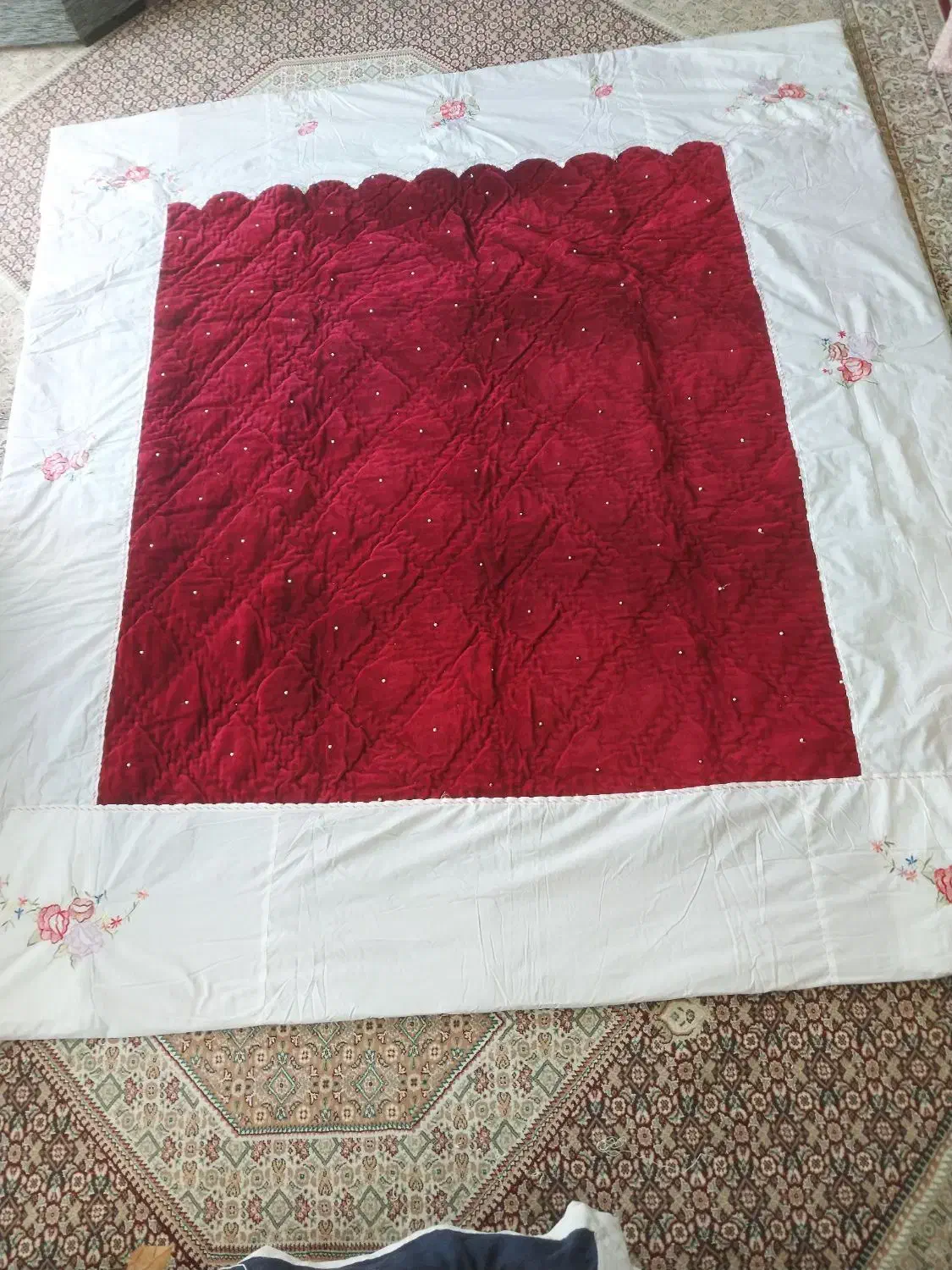 لحاف مخمل گلدوزی شده|رختخواب، بالش، پتو|سنندج, |دیوار