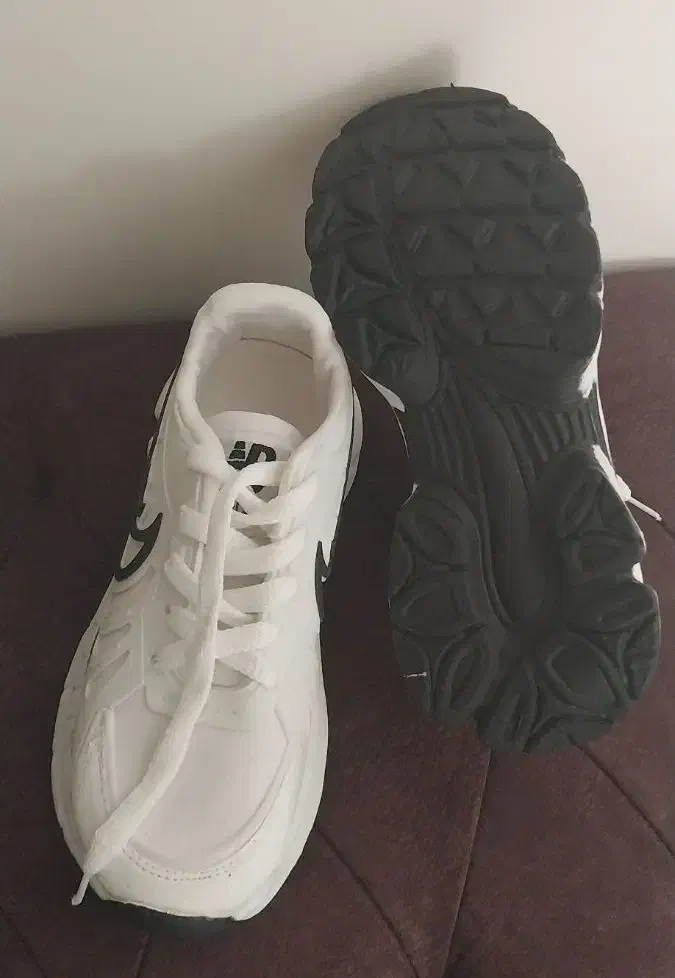 کتونی|کیف، کفش، کمربند|رودهن, |دیوار