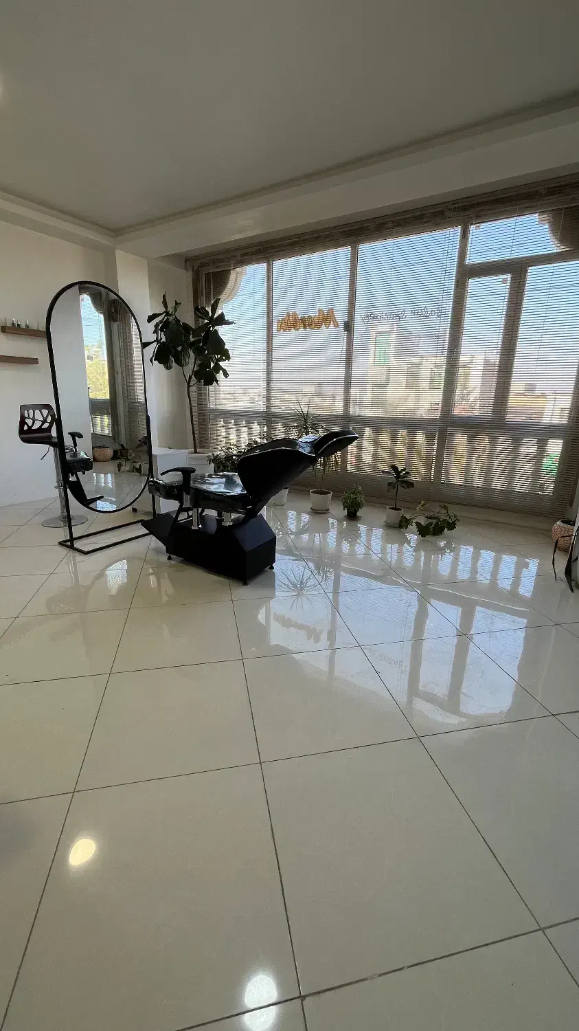 اجاره میز و تخت|خدمات آرایشگری و زیبایی|ابهر, |دیوار