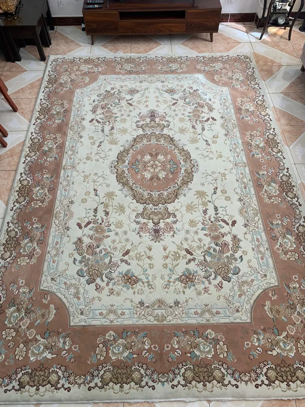 ۹ متر فرش|فرش|رشت, جهاد|دیوار