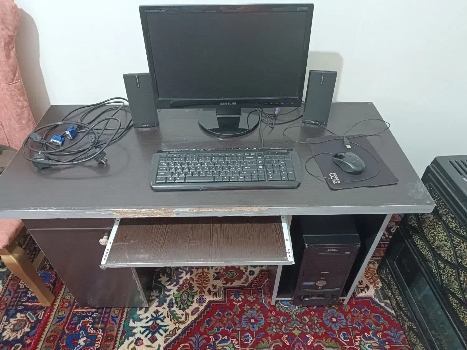 کامپیوتر خانگی با میز|رایانه رومیزی|خوی, |دیوار