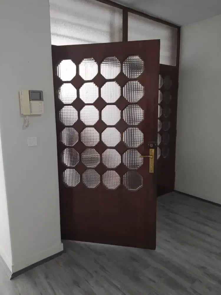 اجاره آپارتمان ۲۰۶ متری ۳ خوابه در میدان انقلاب